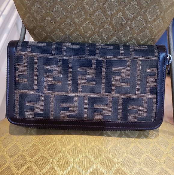FENDI ZIP AROUND LONG WALLET - Picture 2 of 12